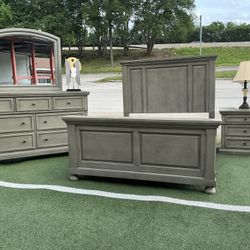 Queen Bedroom Set