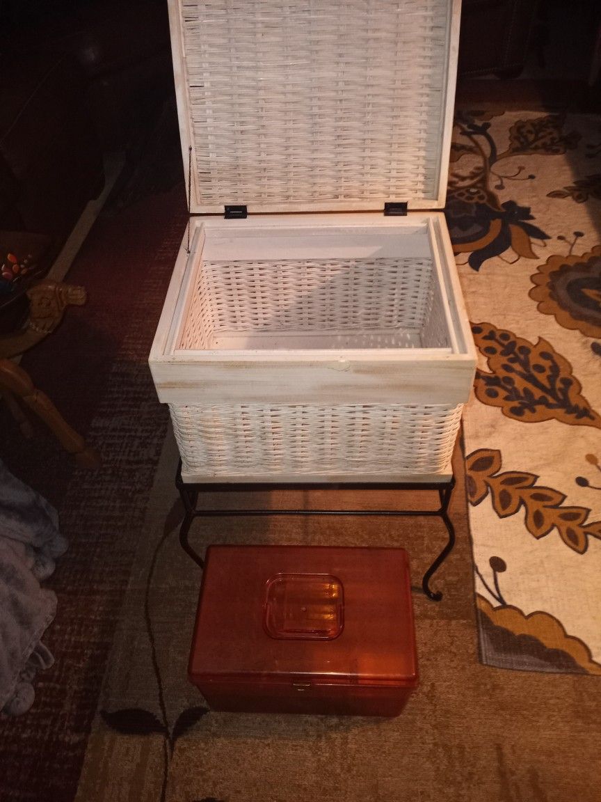 WICKER SEWING STORAGE BASKET HOLDER