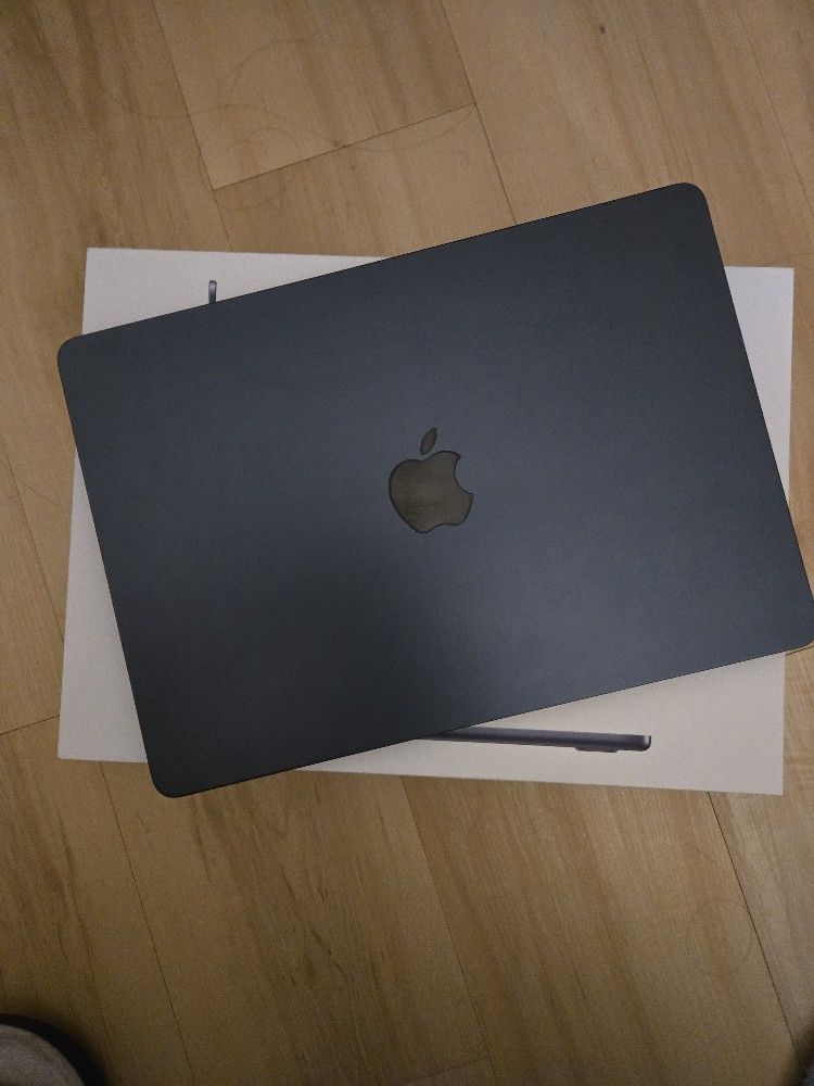 M3 Macbook Air 13" 16GB RAM 512GB SSD