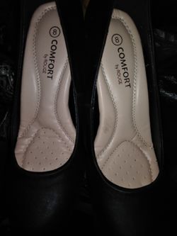 Black pumps