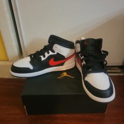 Jordan 1 Mid