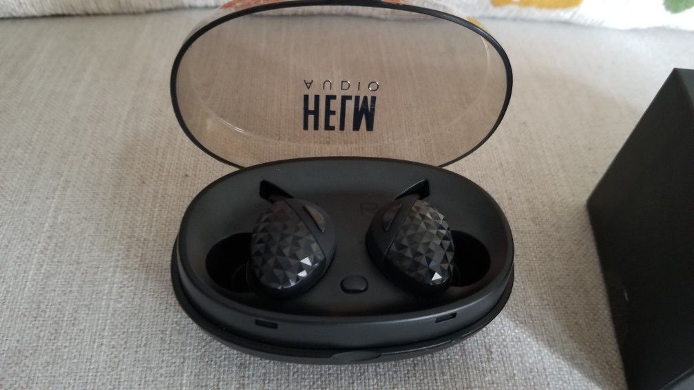 Helm (truly) wireless bluetooth earbuds