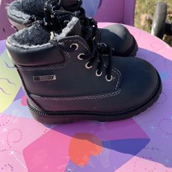 Size 8 Boy or girls boots shoes