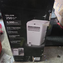 LG
6,000 BTU (8,765 BTU ASHRAE) 115-Volt Portable Air Conditioner Cools 250 Sq. Ft. with Dehumidifier and LCD Remote