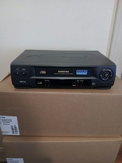 Samsung VCR VHS Player Recorder With VHS Movies