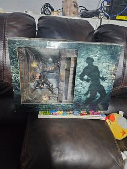 Mortal Kombat bookend statue