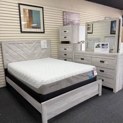 Queen Size Bedroom Set. 🚚WE DELIVER🚚