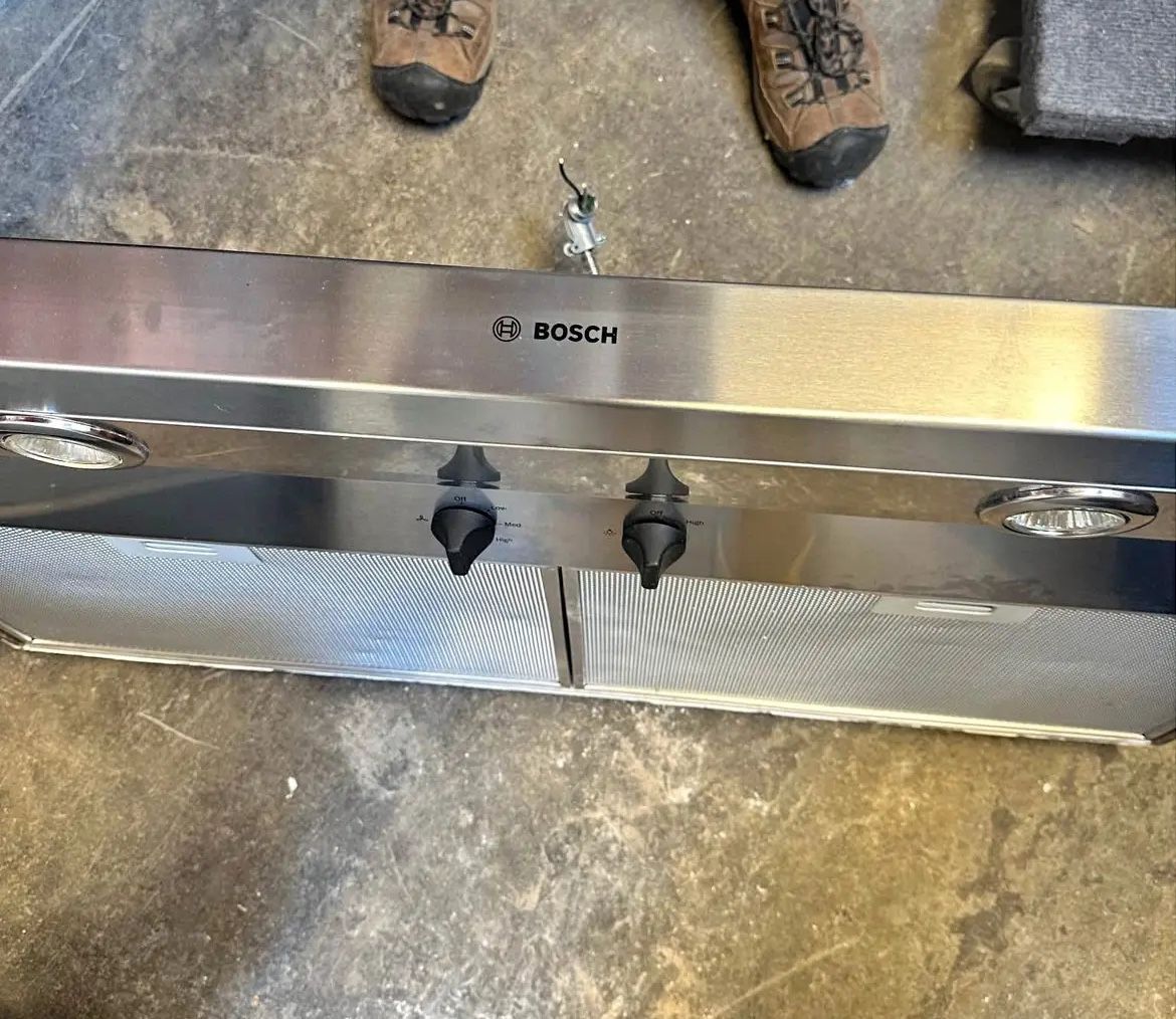Bosch Under Cabinet Range Hood 36”