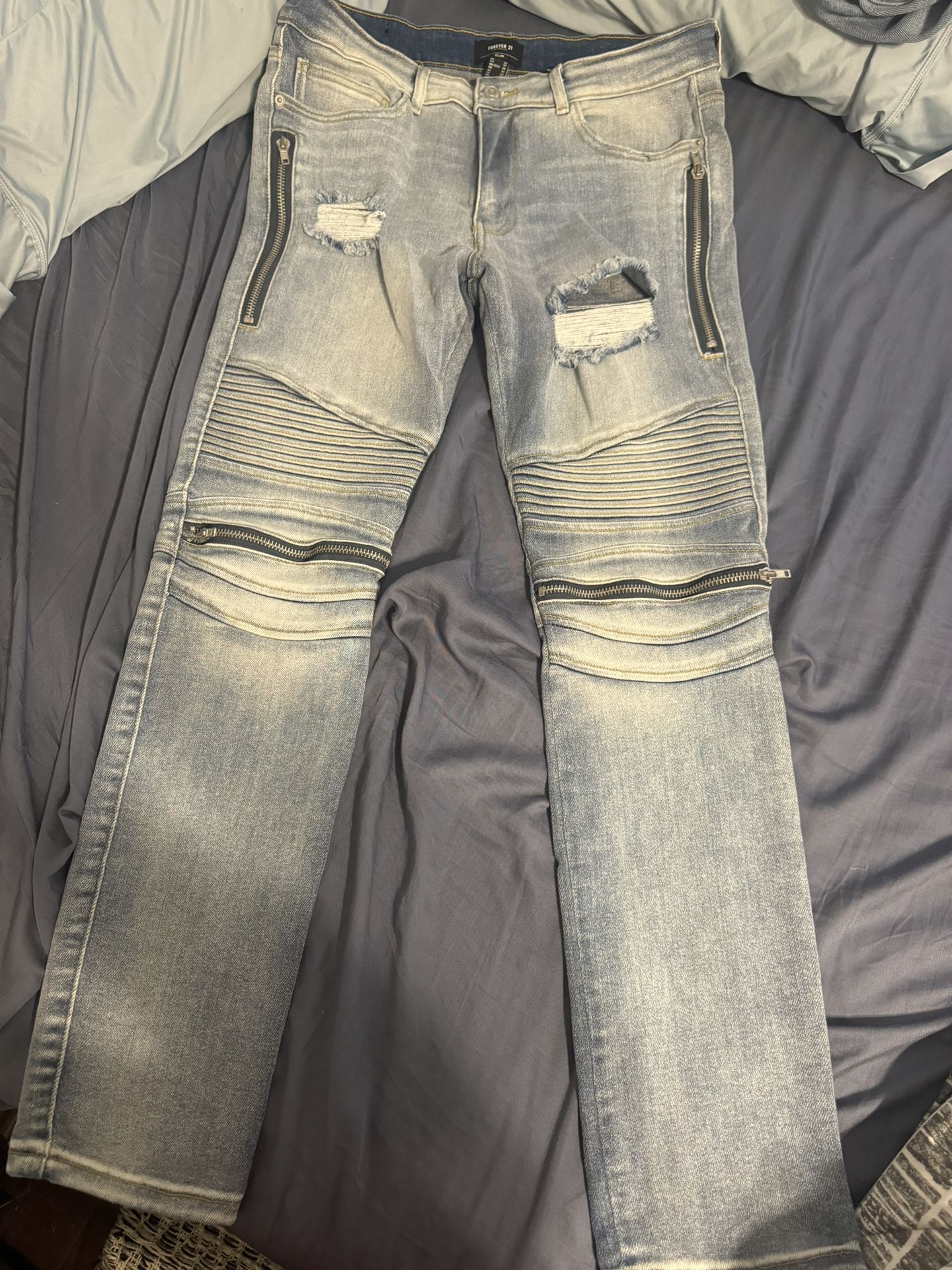 Slim ripped jeans