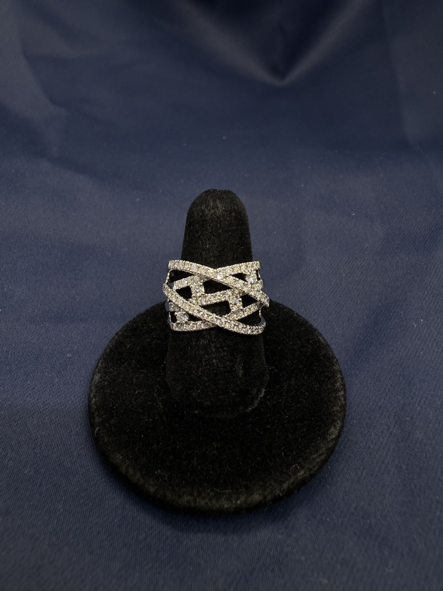 14KWG Round Brilliant 5-Layer Ring