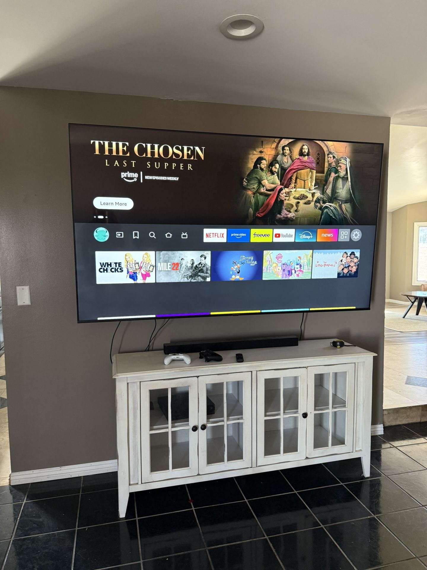 Insignia Flat Screen TV