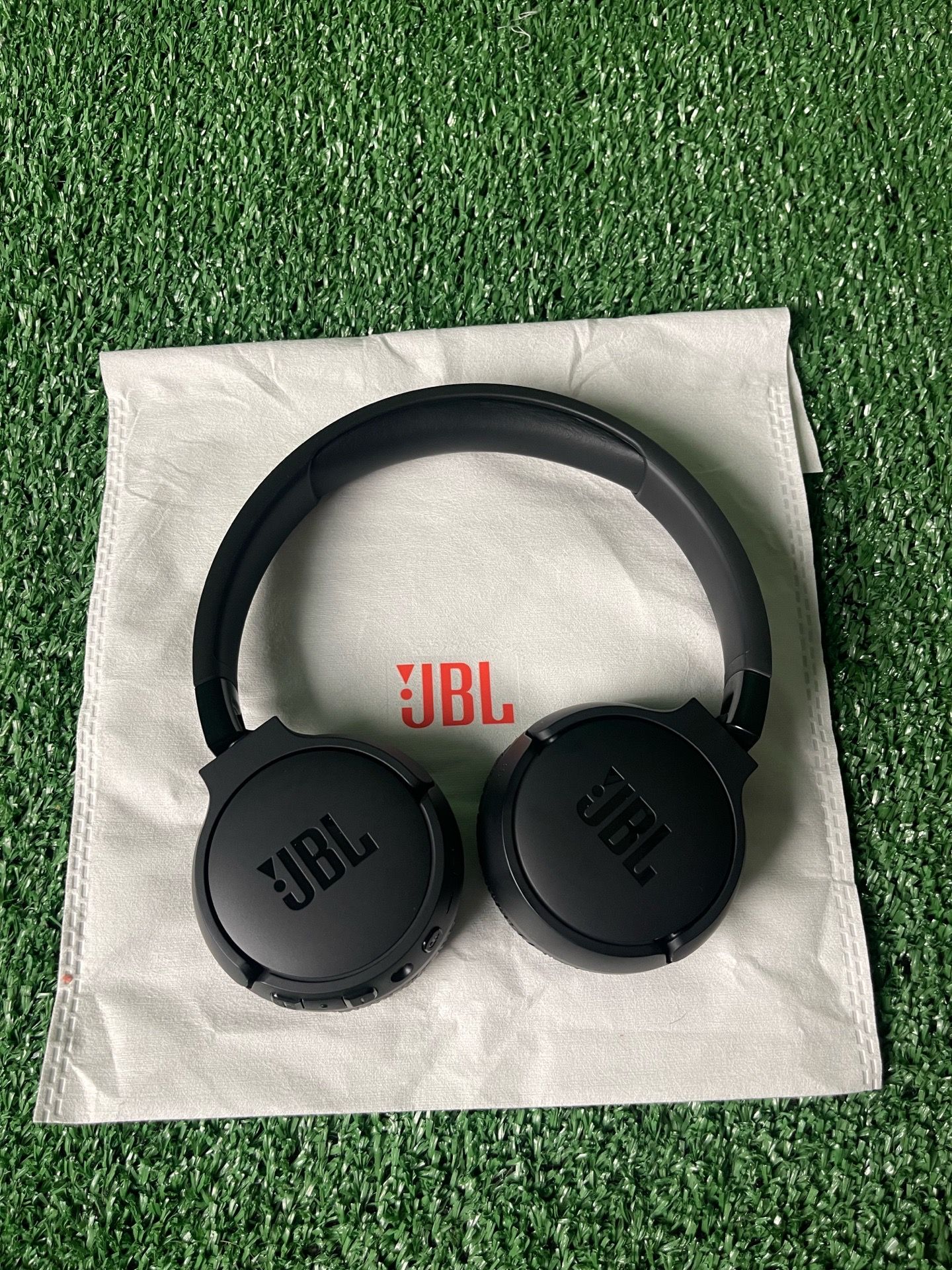 JBL Tune 670NC Adaptive Noise Cancelling with Smart Ambient Wireless