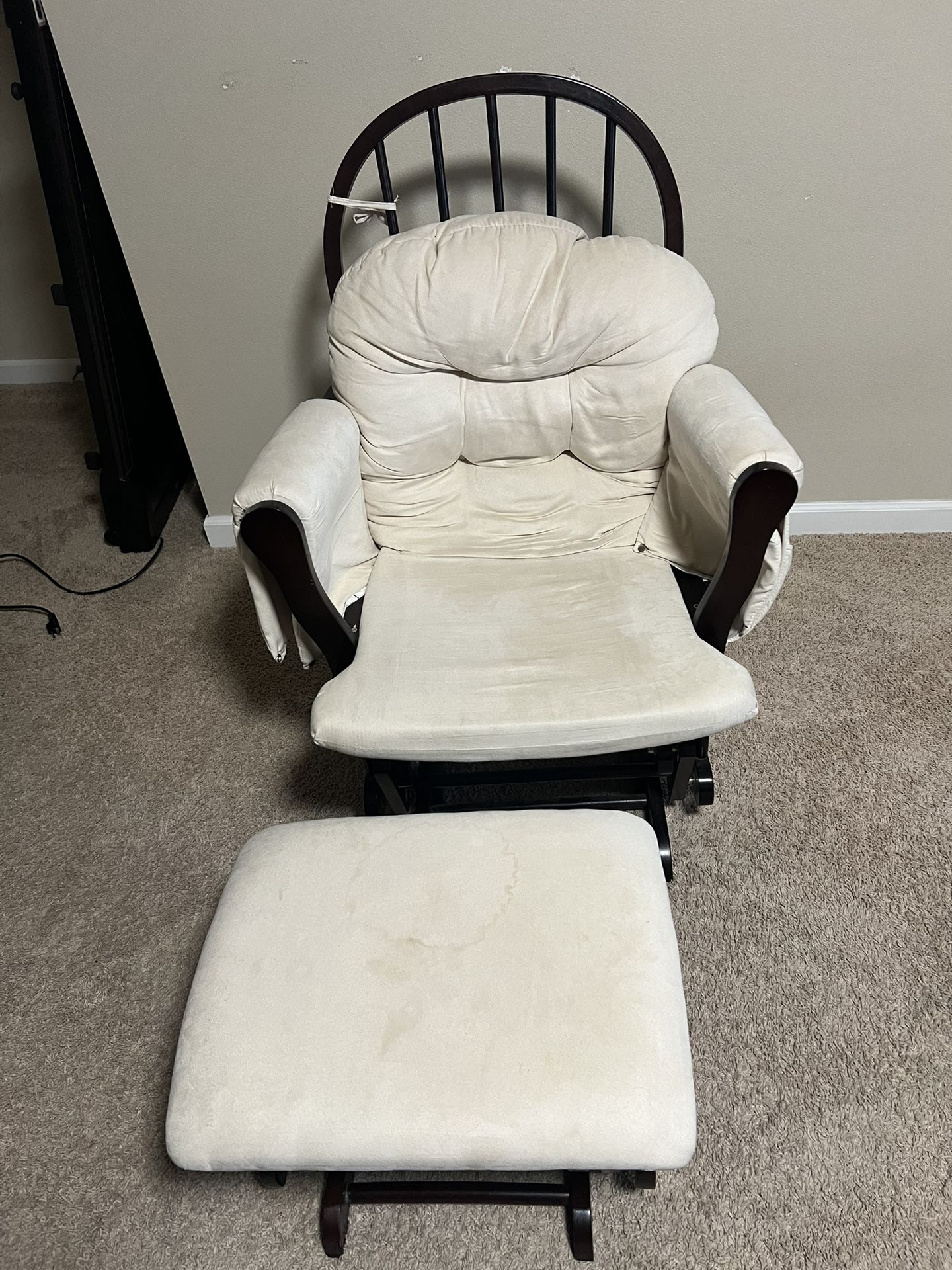 Nursery Gliding Chair And Ottoman
