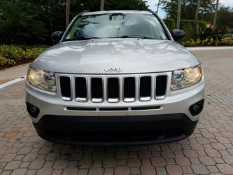2011 JEEP COMPASS 5 SPEED LIKE NEW