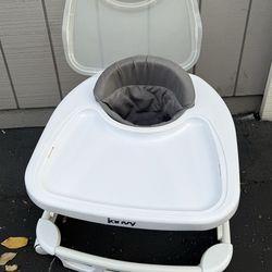 Joovy Spoon Walker with Removable Tray and seat for cleaning