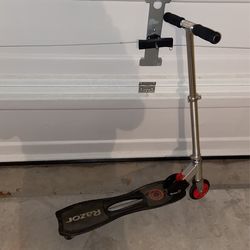 Razor Siege Caster Scooter