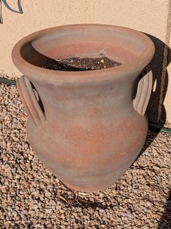 Large terra cotta pot