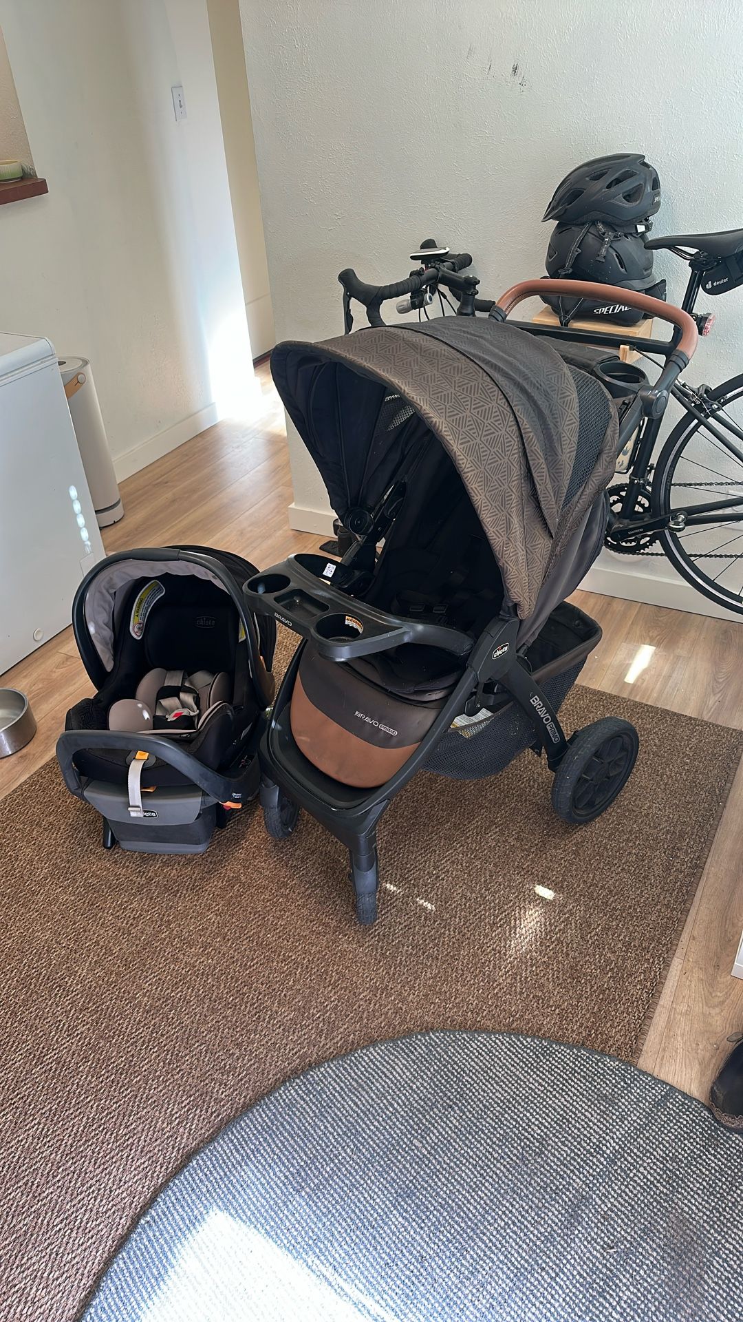 Chicco Bravo Primo Springhill Travel System