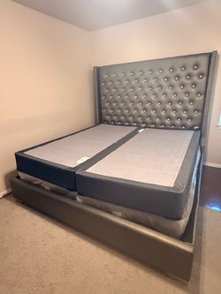 Selling King Size Faux Bed!! Need gone Adap‼️