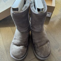 UGG Australia classic short winter boots grey color Size: 8 In good condition.  Worn only few times. Some water traces on the front of the boots.