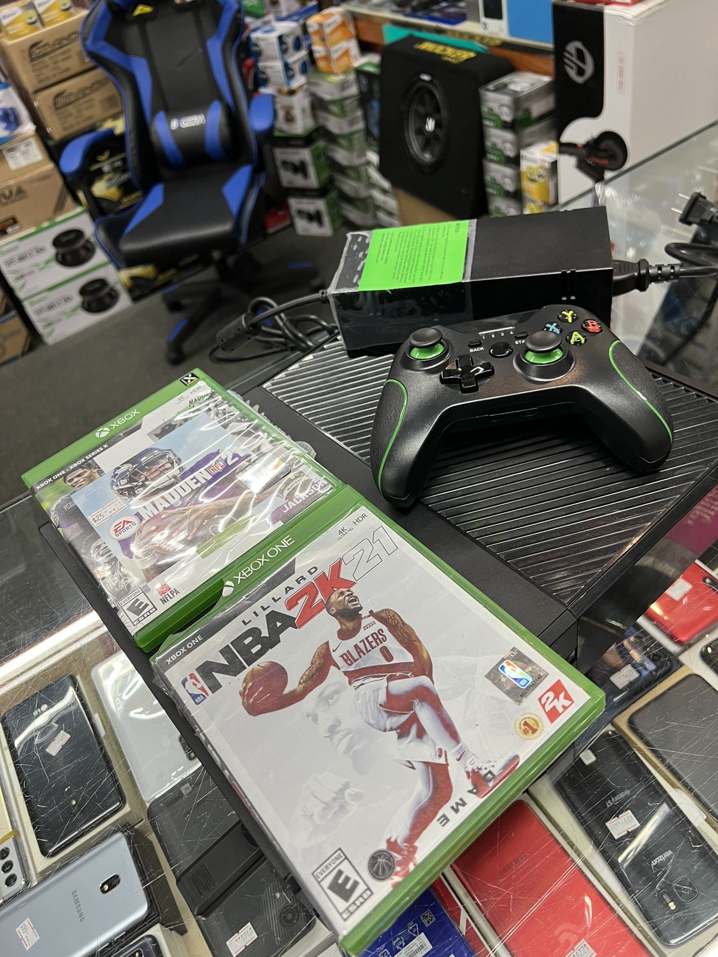 XBOX S With 2 Free Games And One New Wireless Controller