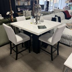 Lovely Dining Set! Easy Financing! ❤️🎉✅