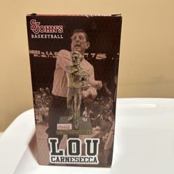 Lou Carnesecca Statue 