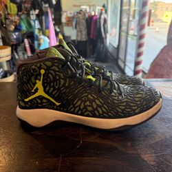 Air Jordan https://offerup.com/redirect/?o=VWx0cmEuRmx5 'Black Volt' Men’s Size 11