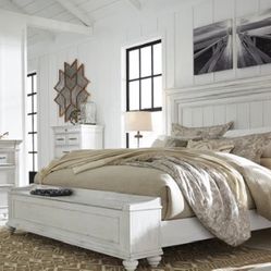 Kanwyn Whitewash Panel Storage Bedroom Set