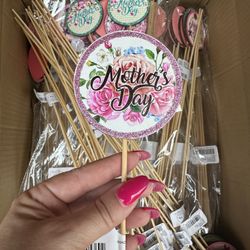 Pack of 200+ Mother’s Day wooden signs