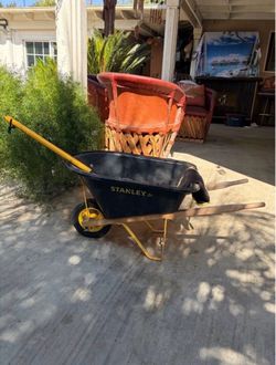 Stanley Jr. Kids Wheelbarrow