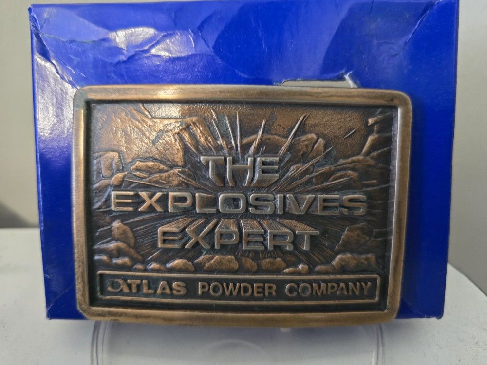 RARE VINTAGE BELT BUCKLE IN ORIGINAL BOX