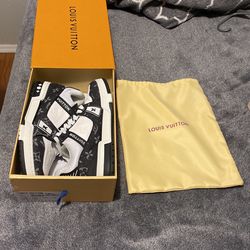 Lv Trainers Size 9