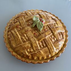 Ceramic 10 Inch Pie Plate/Dish With Matching Embossed Cover Lid 
