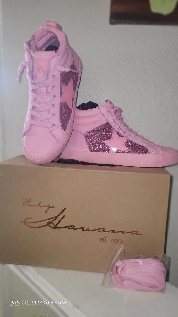 Pinky Sneaker