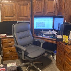 Desk With Hutch 