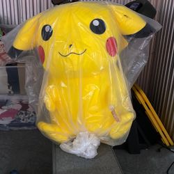 Pikachu, Giant Size. 
