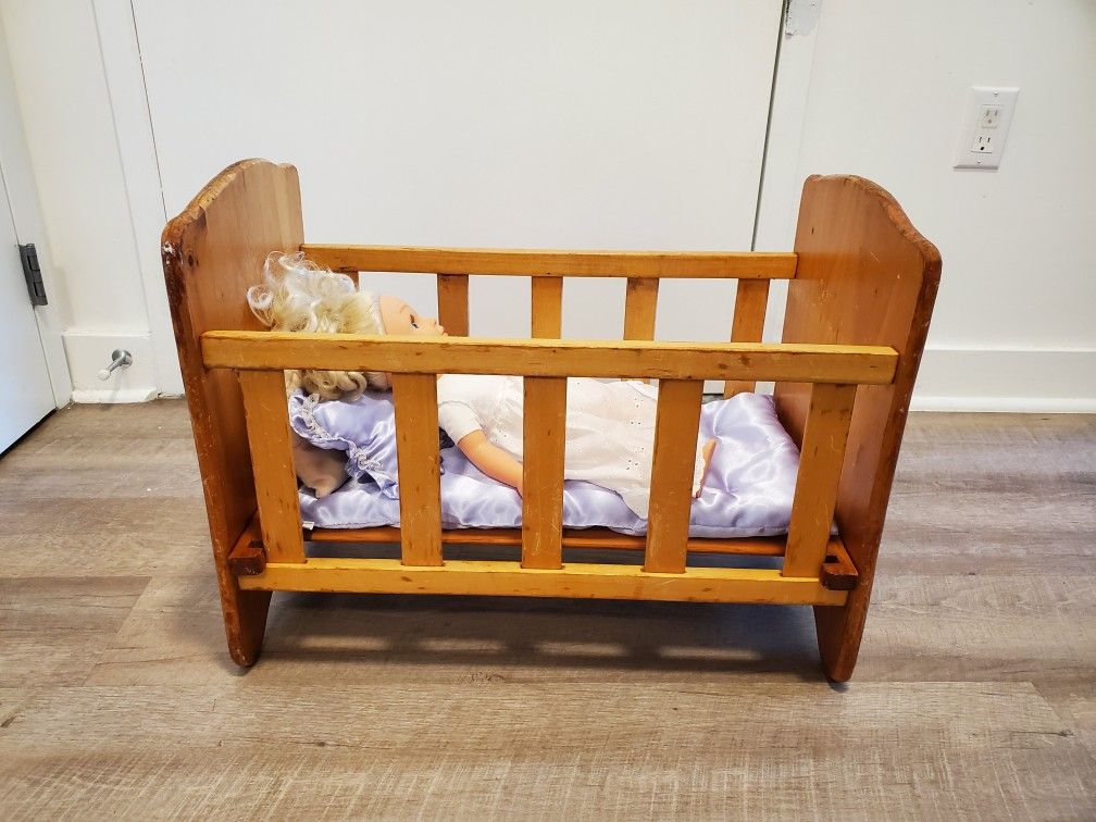 Antique vintage Doll Crib