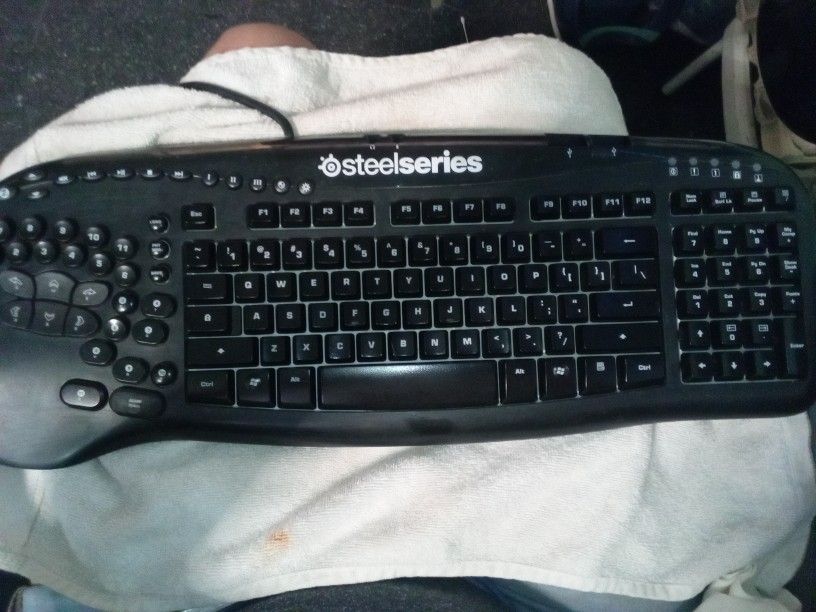 Working Discontinued SteelSeries Merc Stealth Gaming Keyboard Model KUH0702