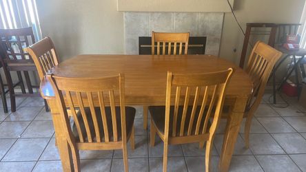 Tables an chairs