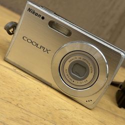 Nikon Coolpix S200 7.1MP Digital Camera Tested Works W/New Battery & Charger