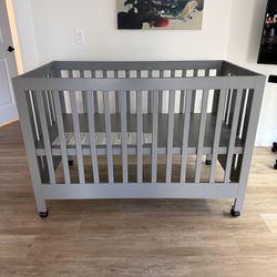 Babyletto Portable crib 