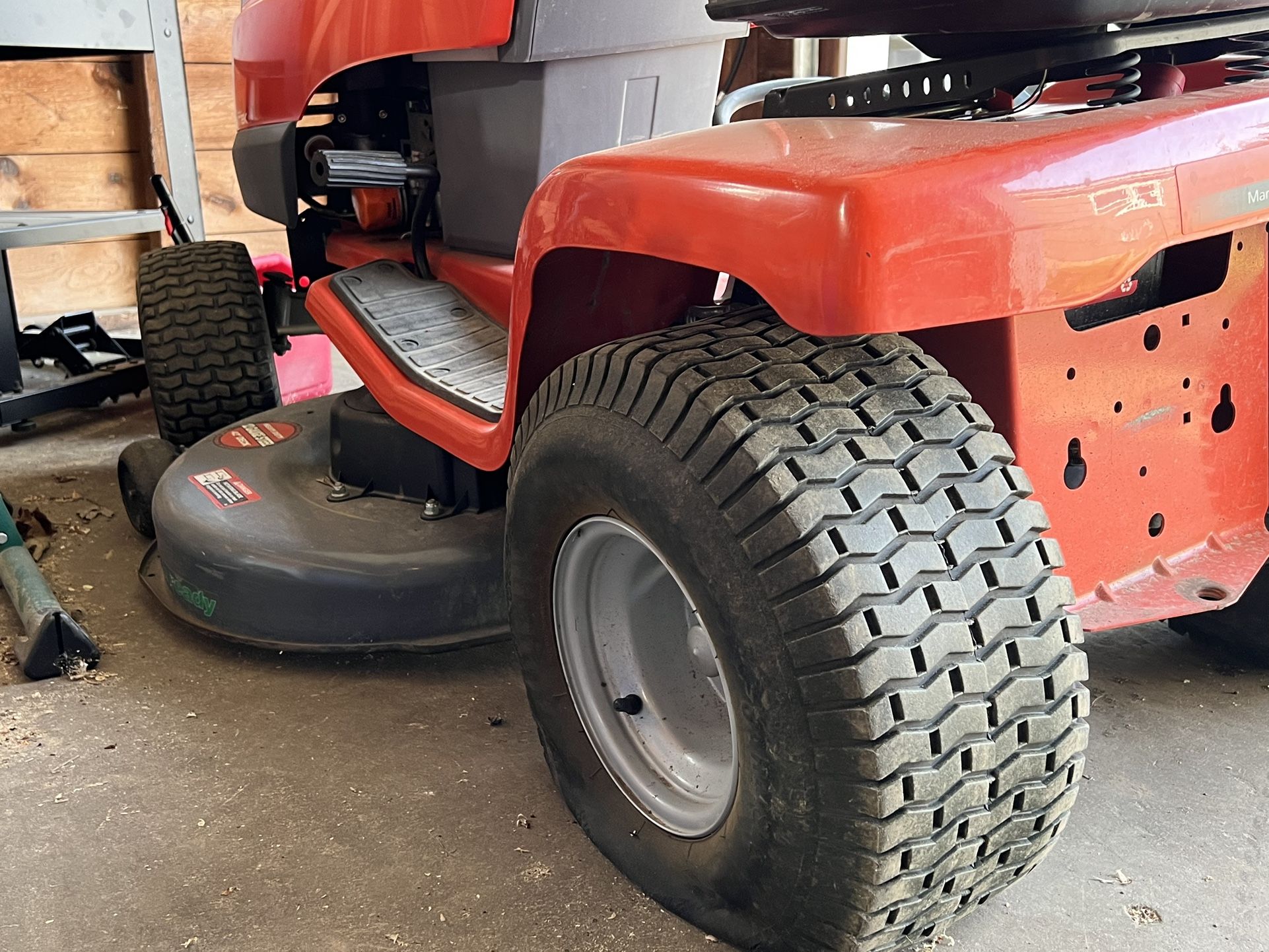 Scott’s (JohnDeere) Riding Lawn Mower, 17HP, 42” for Sale in Kenosha