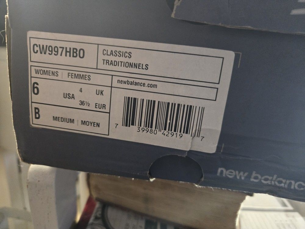 Women's Size 6 New Balance