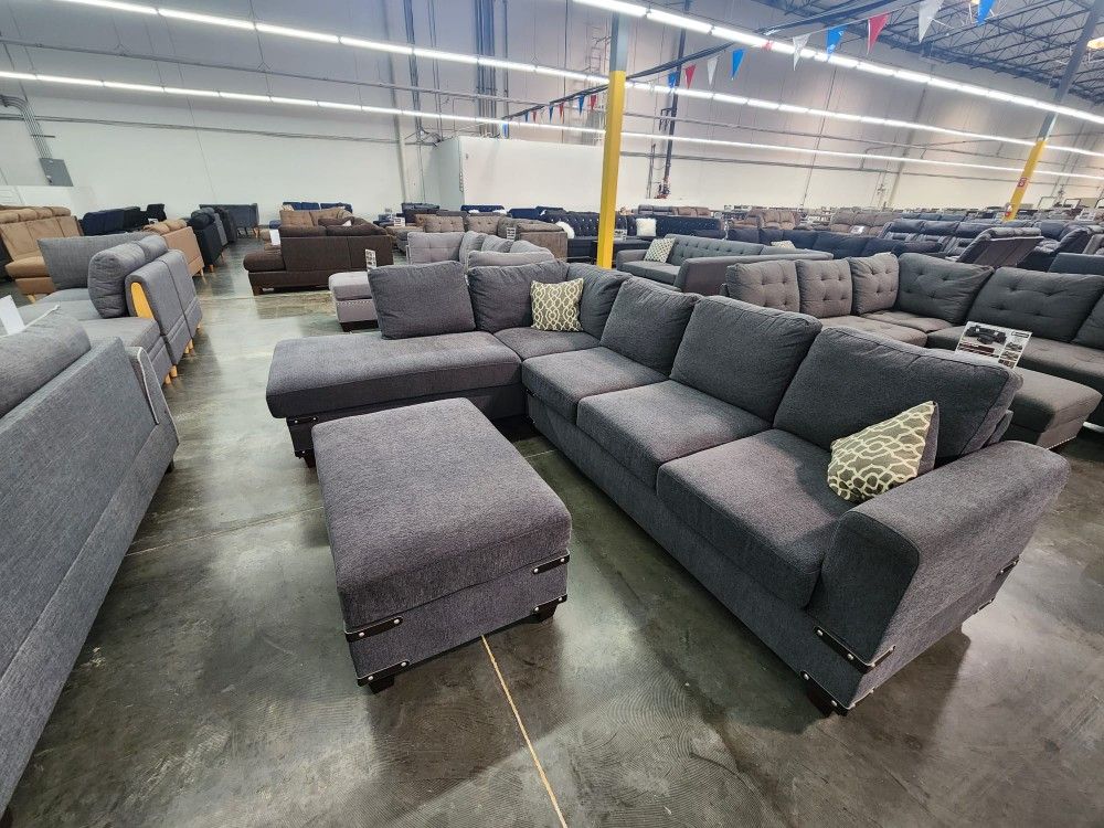 (Reversible)Sectional With ottoman