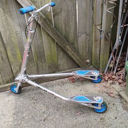 Aluminum Three-wheel Scooter