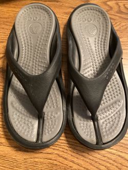 Néw Unisex Crocs gray on black men’s 9 women’s 11
