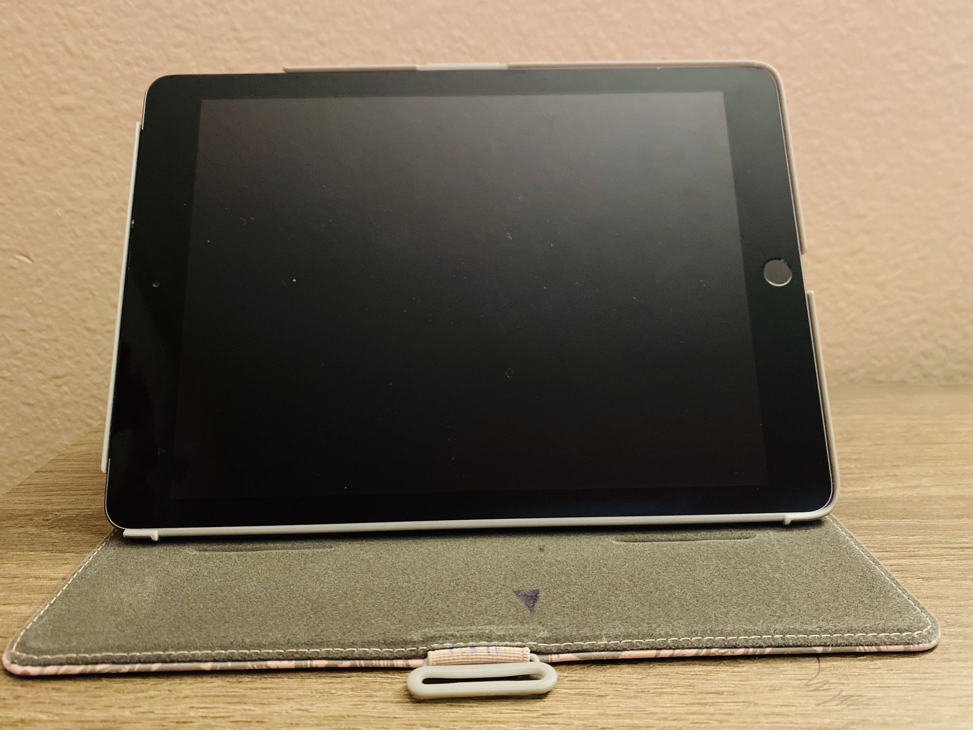 iPad 6th generation 32gb Gray