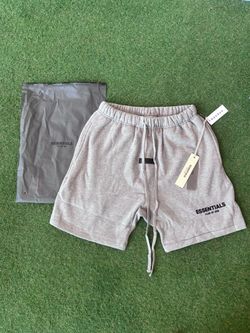 Essentials shorts size M ✅