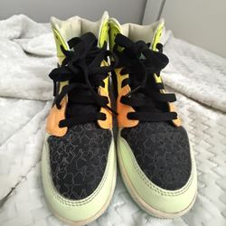 Nike Air Jordans Mid Retro 